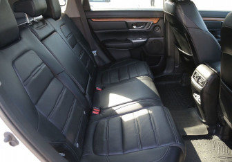 Подержанный автомобиль Honda CR-V 2017 года (11 фото)