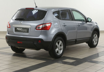 Подержанный автомобиль Nissan Qashqai 2012 года (4 фото)