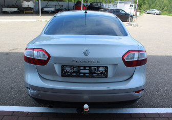Подержанный автомобиль Renault Fluence 2011 года (6 фото)