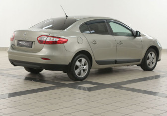 Подержанный автомобиль Renault Fluence 2013 года (4 фото)