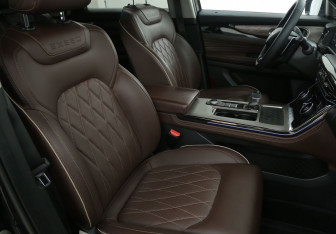 Подержанный автомобиль Exeed VX 2023 года (10 фото)