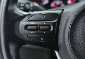 Подержанный автомобиль Kia Rio Hatchback 2020 года (31 фото)