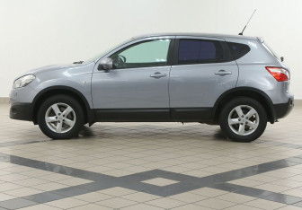 Подержанный автомобиль Nissan Qashqai 2012 года (7 фото)