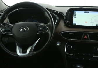 Подержанный автомобиль Hyundai Santa Fe 2019 года (17 фото)