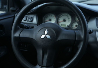 Подержанный автомобиль Mitsubishi Lancer Sedan 2006 года (16 фото)