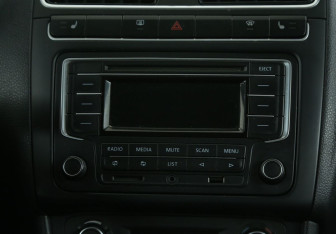 Подержанный автомобиль Volkswagen Polo Sedan 2013 года (15 фото)