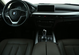 Подержанный автомобиль BMW X5 2017 года (13 фото)