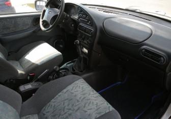 Подержанный автомобиль Chevrolet Niva 2004 года (9 фото)