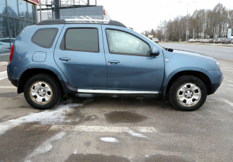 Подержанный автомобиль Renault Duster 2014 года (7 фото)