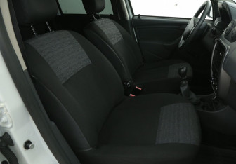 Подержанный автомобиль Renault Duster 2013 года (10 фото)