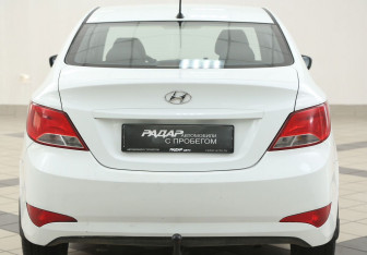 Подержанный автомобиль Hyundai Solaris Sedan 2014 года (3 фото)