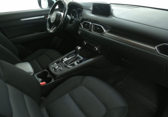 Подержанный автомобиль Mazda CX-5 2017 года (9 фото)
