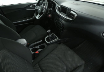 Подержанный автомобиль Kia Ceed Hatchback 2018 года (9 фото)