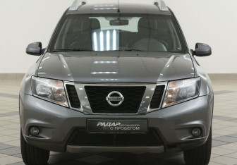 Подержанный автомобиль Nissan Terrano 2014 года (6 фото)