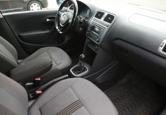 Подержанный автомобиль Volkswagen Polo Sedan 2016 года (9 фото)