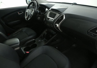 Подержанный автомобиль Hyundai ix35 2013 года (9 фото)
