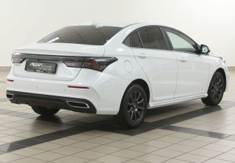 Подержанный автомобиль Omoda S5 2024 года (4 фото)