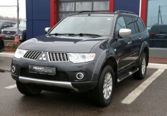 Подержанный автомобиль Mitsubishi Pajero Sport 2013 года (3 фото)