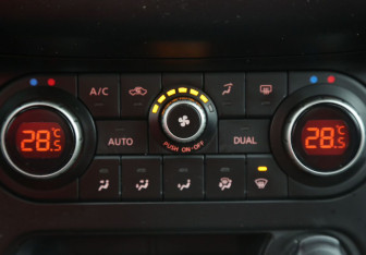 Подержанный автомобиль Nissan Qashqai 2012 года (17 фото)