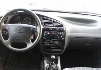 Подержанный автомобиль Chevrolet Lanos 2007 года (14 фото)