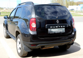 Подержанный автомобиль Renault Duster 2015 года (4 фото)