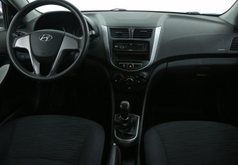 Подержанный автомобиль Hyundai Solaris Sedan 2016 года (12 фото)