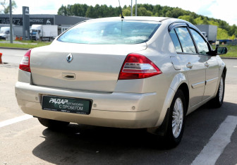 Подержанный автомобиль Renault Megane Sedan 2007 года (6 фото)