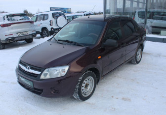 Подержанный автомобиль LADA (ВАЗ) Granta Sedan 2013 года (3 фото)