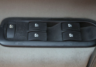 Подержанный автомобиль Renault Scenic 2006 года (17 фото)