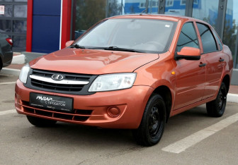 Подержанный автомобиль LADA (ВАЗ) Granta Sedan 2013 года (3 фото)