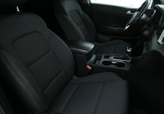 Подержанный автомобиль Kia Sportage 2017 года (10 фото)