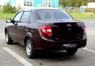 Подержанный автомобиль LADA (ВАЗ) Granta Sedan 2012 года (4 фото)