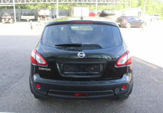 Подержанный автомобиль Nissan Qashqai 2012 года (6 фото)