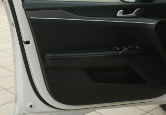 Подержанный автомобиль Kia K5 2020 года (24 фото)