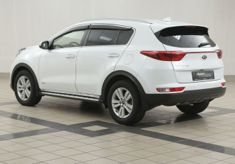 Подержанный автомобиль Kia Sportage 2016 года (2 фото)