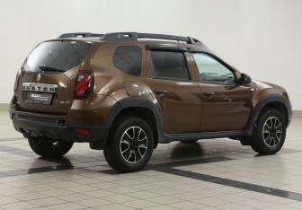 Подержанный автомобиль Renault Duster 2015 года (4 фото)