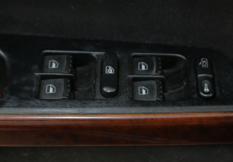 Подержанный автомобиль Volkswagen Passat Sedan 2003 года (17 фото)