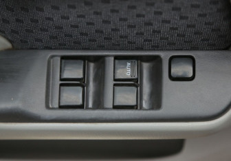 Подержанный автомобиль Nissan Primera Sedan 2001 года (17 фото)