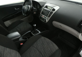 Подержанный автомобиль Kia Ceed Hatchback 2009 года (9 фото)
