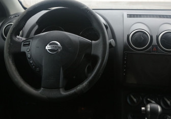 Подержанный автомобиль Nissan Qashqai 2012 года (14 фото)