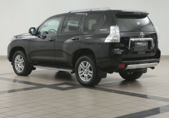 Подержанный автомобиль Toyota Land Cruiser Prado 2011 года (2 фото)