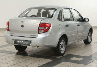 Подержанный автомобиль LADA (ВАЗ) Granta Sedan 2012 года (4 фото)