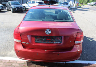 Подержанный автомобиль Volkswagen Polo Sedan 2012 года (6 фото)