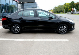 Подержанный автомобиль Peugeot 408 2012 года (7 фото)