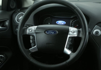 Подержанный автомобиль Ford Mondeo Sedan 2011 года (16 фото)