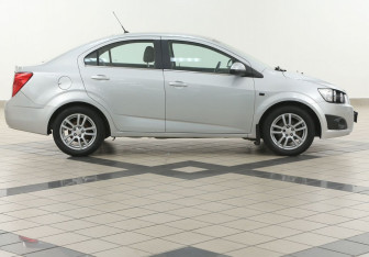 Подержанный автомобиль Chevrolet Aveo Sedan 2012 года (5 фото)