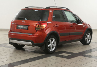 Подержанный автомобиль Suzuki SX4 Hatchback 2010 года (4 фото)