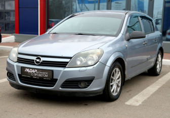 Подержанный автомобиль Opel Astra Hatchback 2005 года (3 фото)