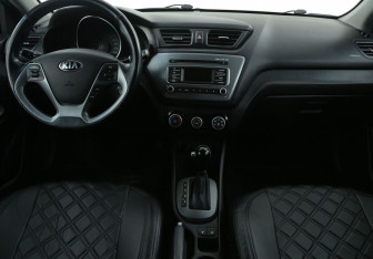 Подержанный автомобиль Kia Rio Sedan 2015 года (12 фото)