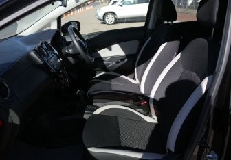 Подержанный автомобиль Nissan Note 2017 года (10 фото)